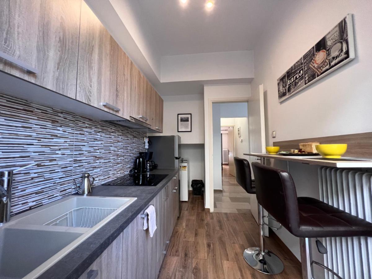 Modern & Cozy 51Sqm Apt In Thisseio Atenas Exterior foto