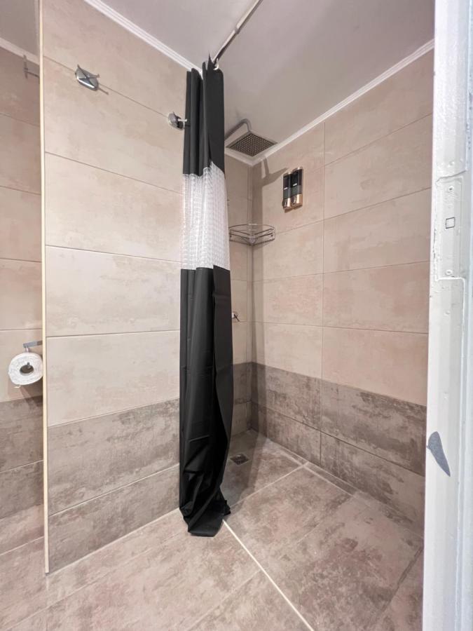 Modern & Cozy 51Sqm Apt In Thisseio Atenas Exterior foto