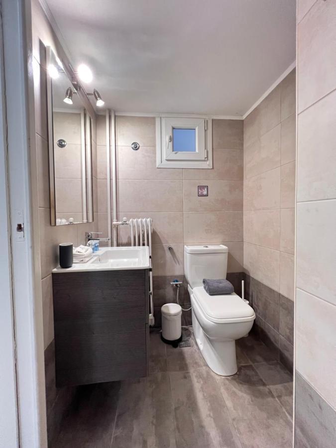 Modern & Cozy 51Sqm Apt In Thisseio Atenas Exterior foto